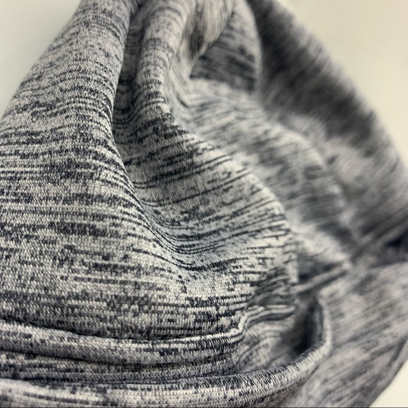 Under armor skull women’s one size fits all
Heather grey with reflective logo - Picture 4 of 6